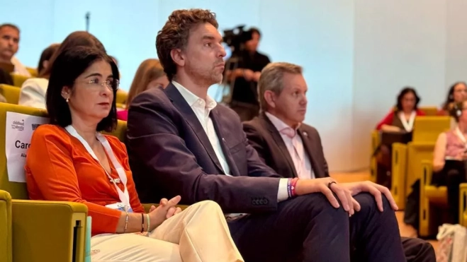 Carolina Darias junto al exjugador de baloncesto, Pau Gasol / CEDIDA