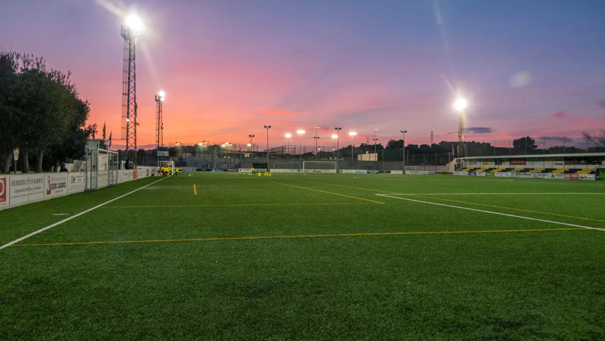 Un campo de fútbol de césped artificial / EFE