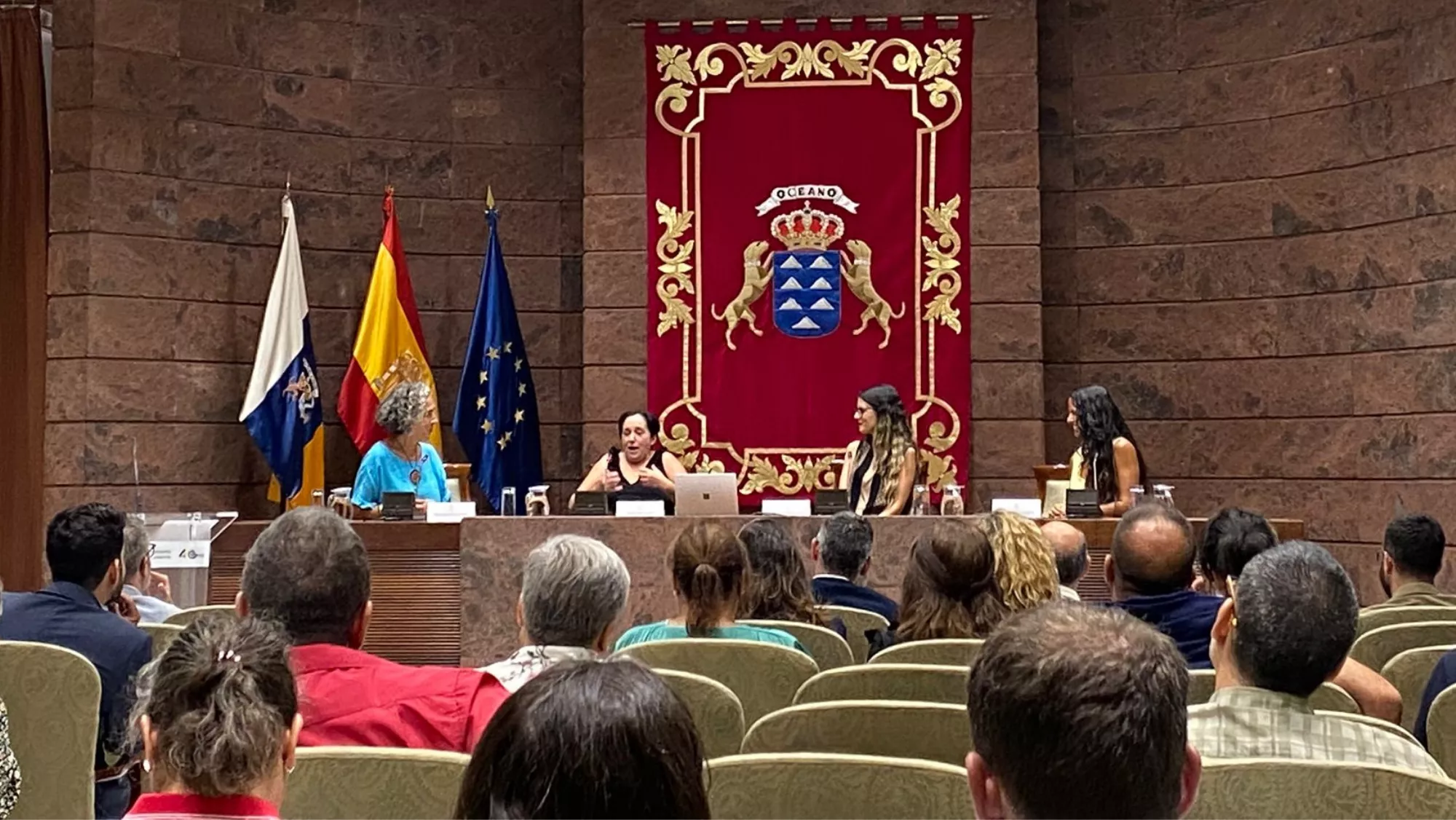 Mesa redonda mujeres queseras de Canarias. / AH