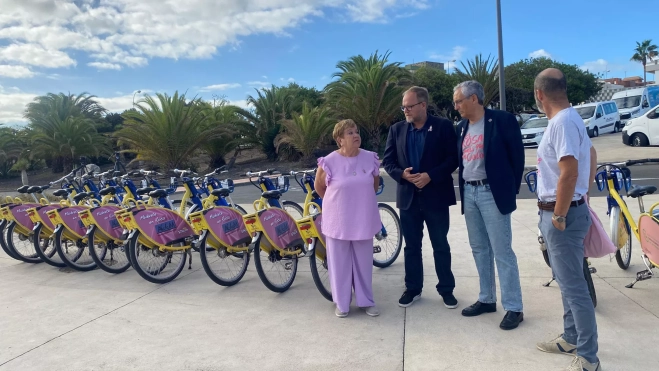 20 sítycletas de Las Palmas de Gran Canaria pasearan por las calles de la ciudad con el mensaje de prevención para hacer frente a la lucha contra el cáncer de mama / ATLÁNTICO HOY - IRENE CARTAYA