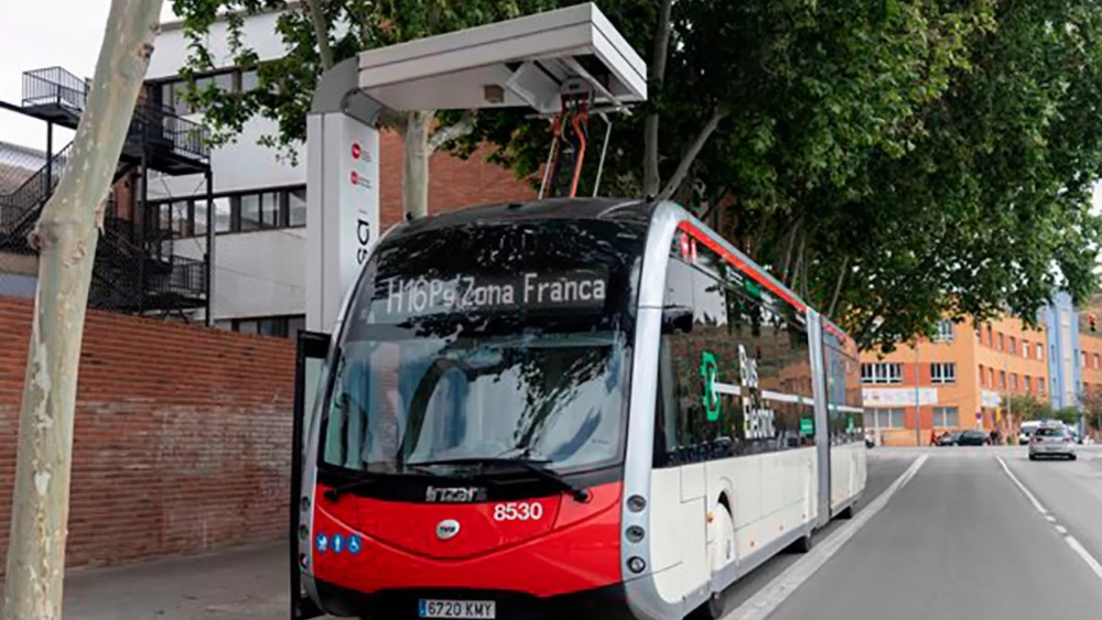 Ejemplo de guagua con pantógrafo en Barcelona./ AYUNTAMIENTO DE BARCELONA