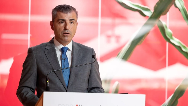 Manuel Domínguez durante la conferencia Competir para avanzar en el foro que organiza el diario Canarias 7 / EFE - QUIQUE CURBELO Manuel Domínguez durante la conferencia Competir para avanzar en el foro que organiza el diario Canarias 7 / EFE - QUIQUE CURBELO