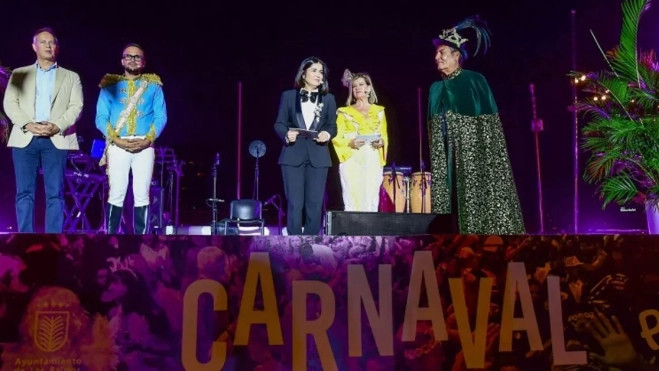La alcaldesa Carolina Darias durante el acto de cambio de lugar de la celebración del Carnaval de Las Palmas de Gran Canaria / LPACARNAVAL.COM
