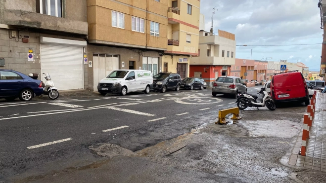 Almatriche Bajo sin aceras / ATLÁNTICO HOY- ARIADNA MARTÍNEZ