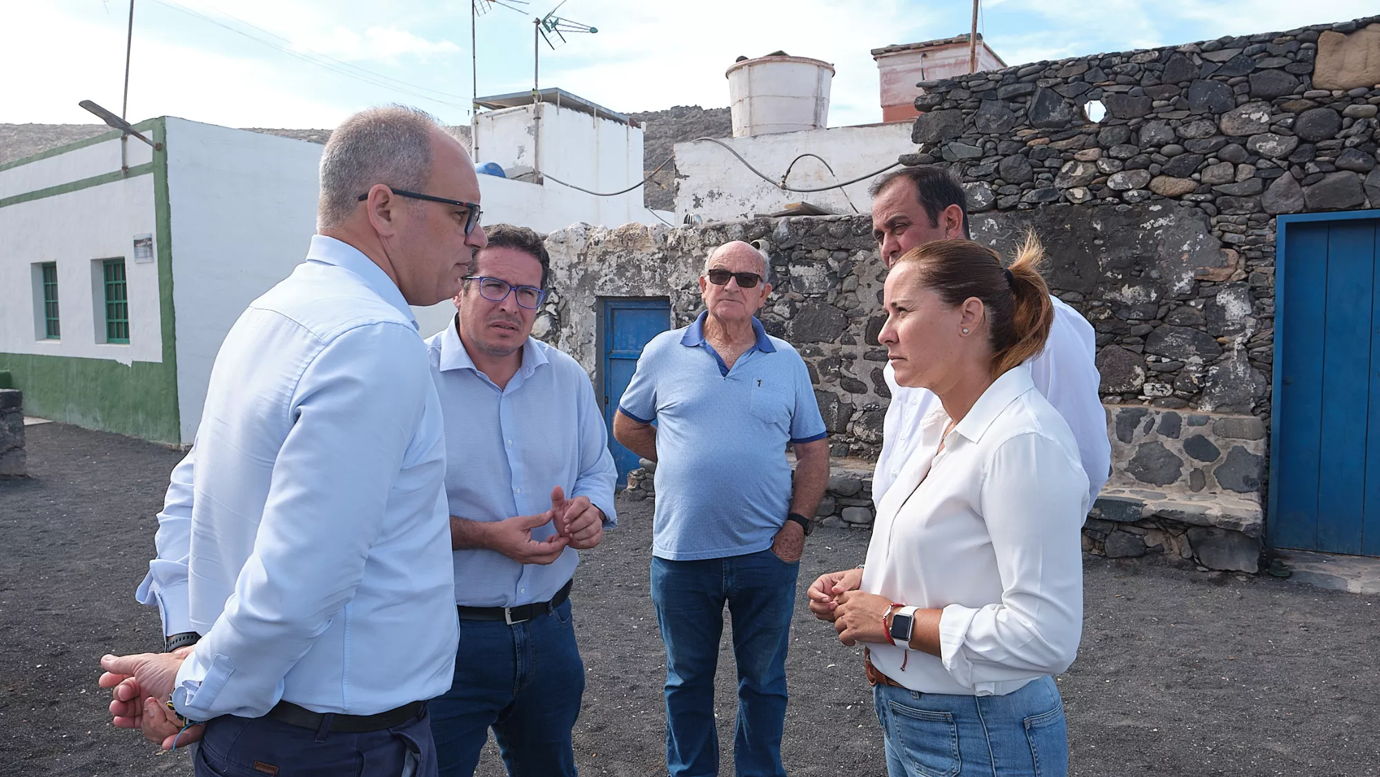 La Consejería y el Cabildo reafirman su compromiso para buscar soluciones a los núcleos costeros afectados por la Ley de Costas en Fuerteventura / OBRAS PÚBLICAS