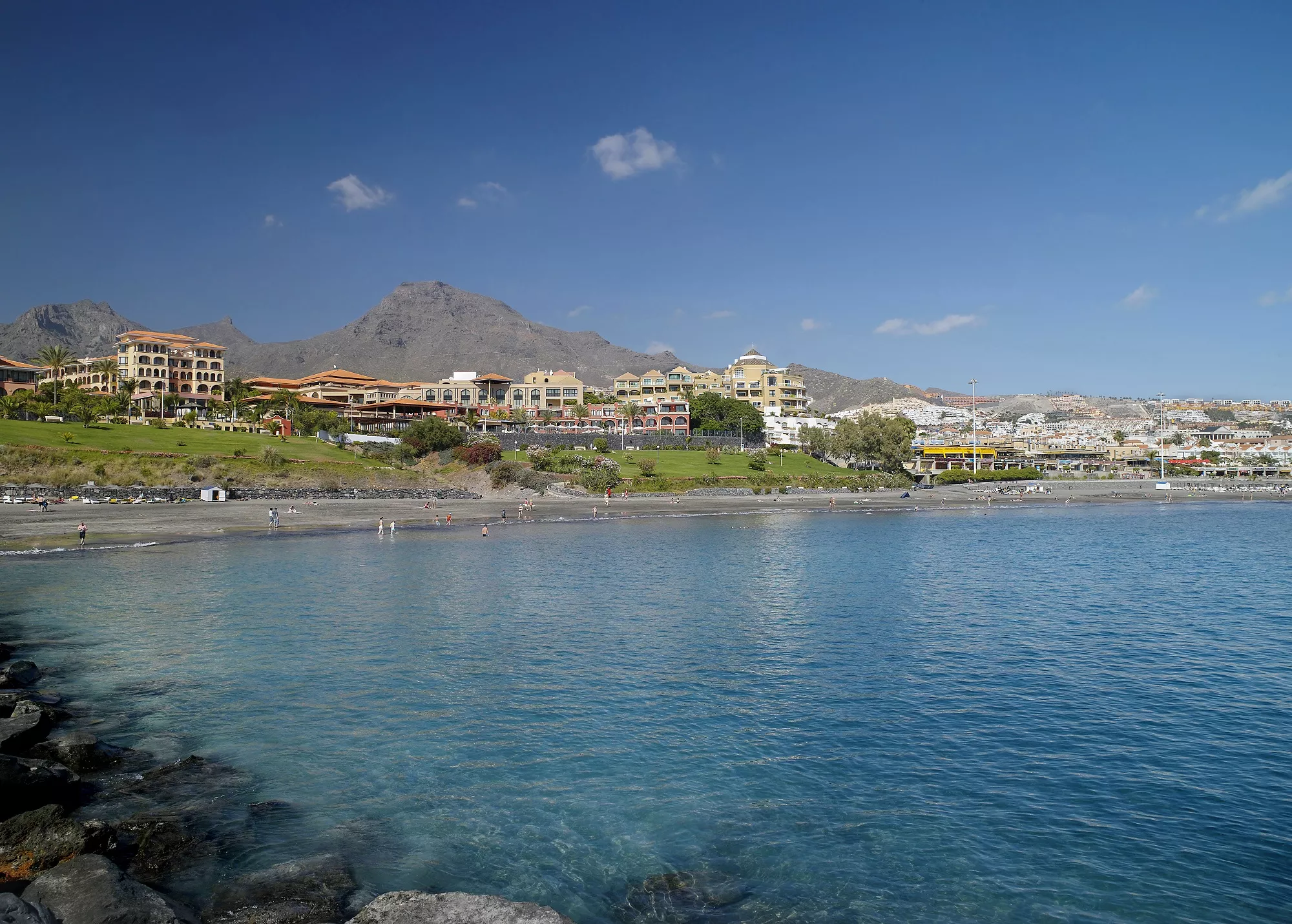 Panorámica de Costa Adeje, uno de los principales núcleos turísticos de Tenerife. / ASHOTEL