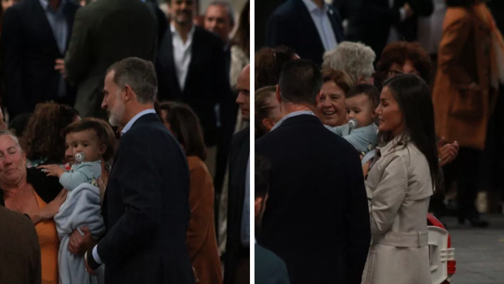 Los reyes se hacen una foto con un bebé en Arafo./ ÁLVARO OLIVER (AH)