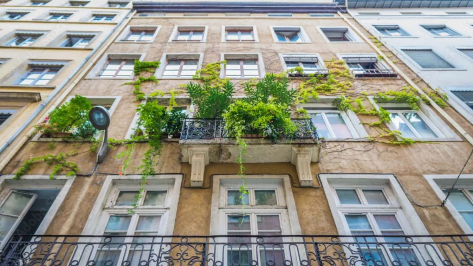 Edificio de viviendas / SERVIMEDIA