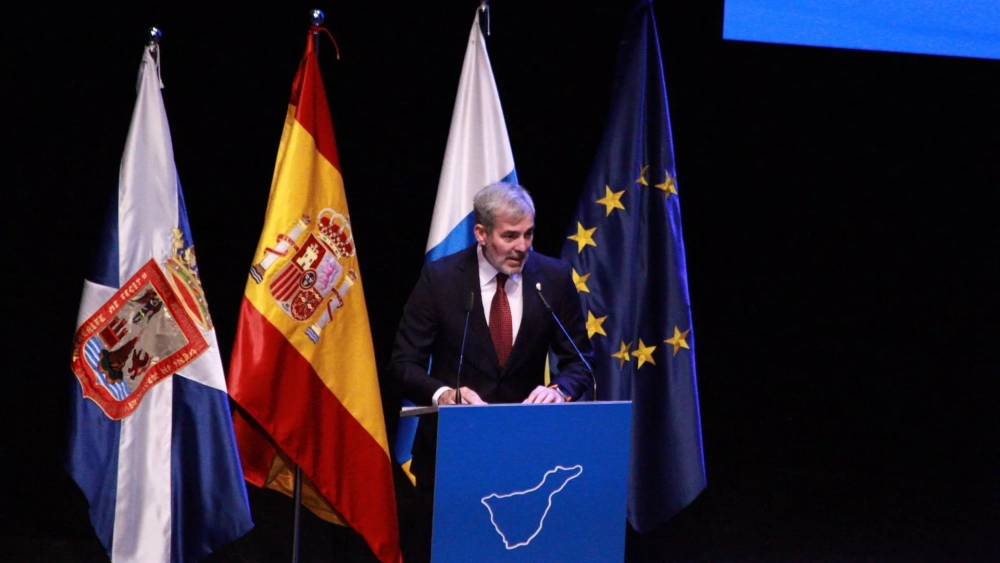 Fernando Clavijo, presidente de Canarias, interviene en el acto de homenaje a los que lucharon contra el incendio de Tenerife en el auditorio Adán Martín Fernando Clavijo, presidente de Canarias, interviene en el acto de homenaje a los que lucharon contra el incendio de Tenerife en el auditorio Adán Martín