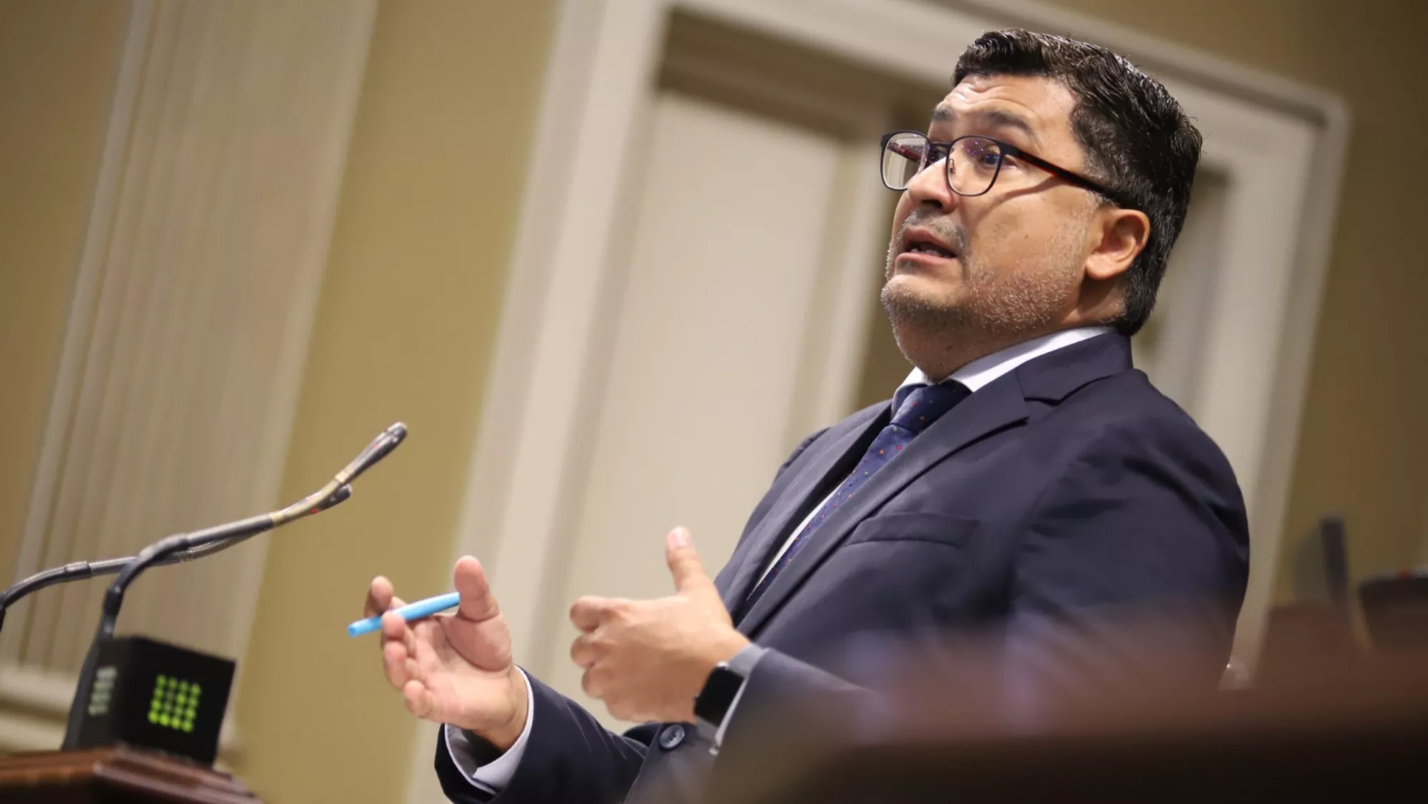 Miguel Ángel Pérez en el Parlamento / AH