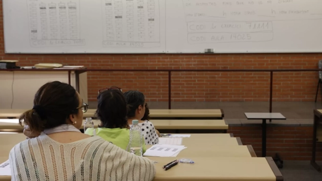 Personas presentándose a unas oposiciones / EFE Personas presentándose a unas oposiciones / EFE