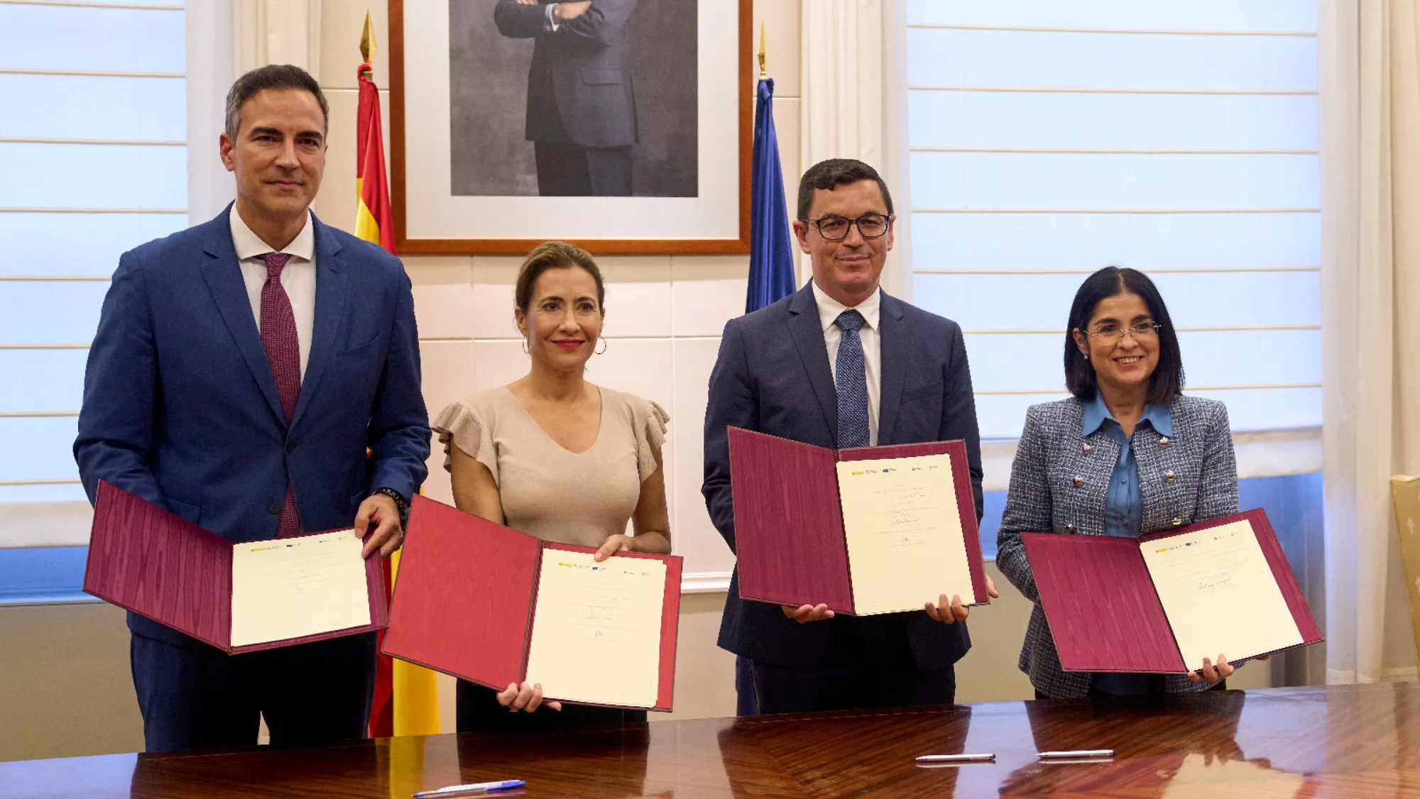 Firma para la rehabilitación de las viviendas en La Isleta y Jinámar / OBRAS PÚBLICAS Firma para la rehabilitación de las viviendas en La Isleta y Jinámar / OBRAS PÚBLICAS