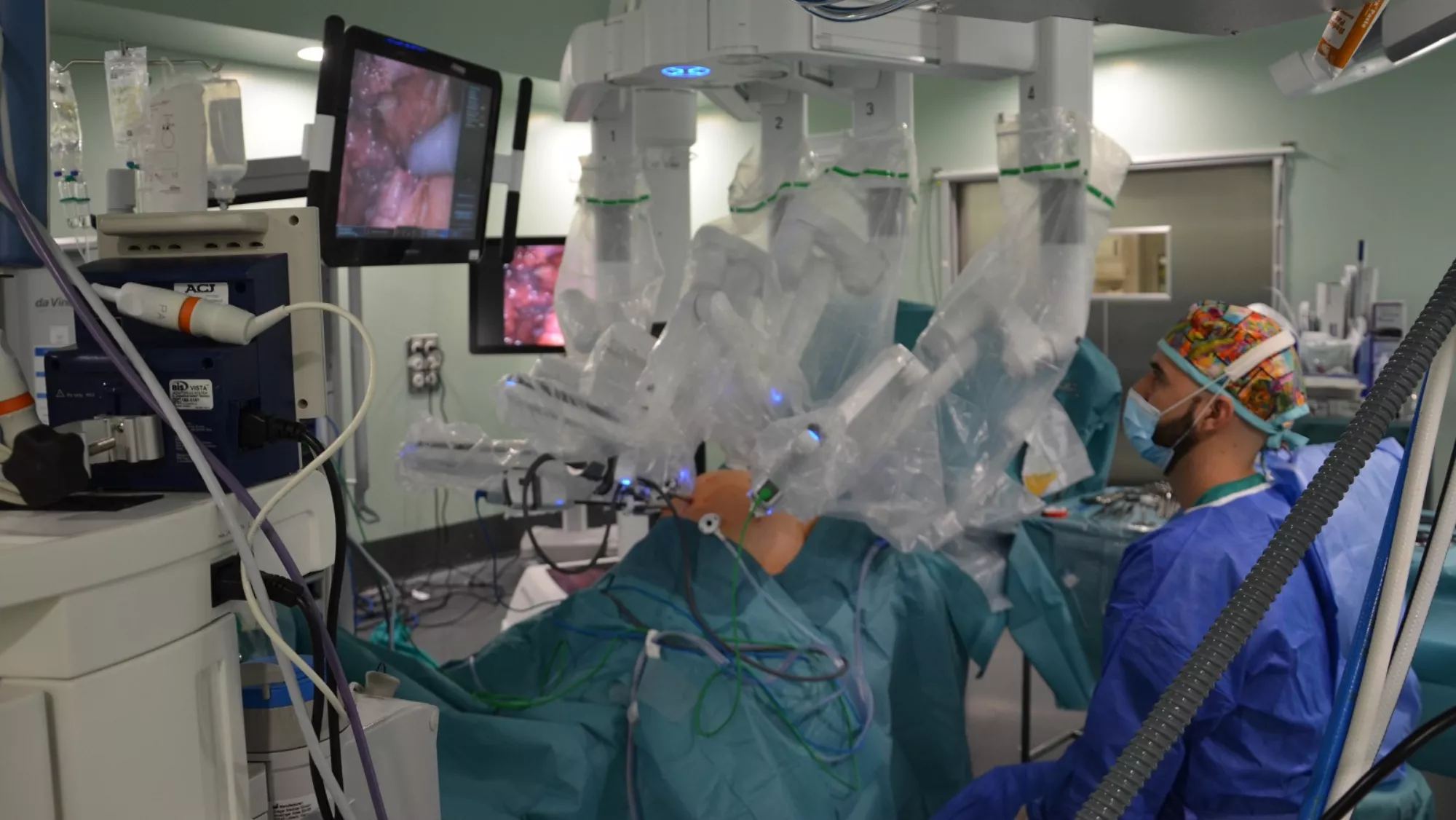 Uno de los robots quirúrgicos Da Vinci adquirido por el sistema sanitario público de Canarias. / SCS