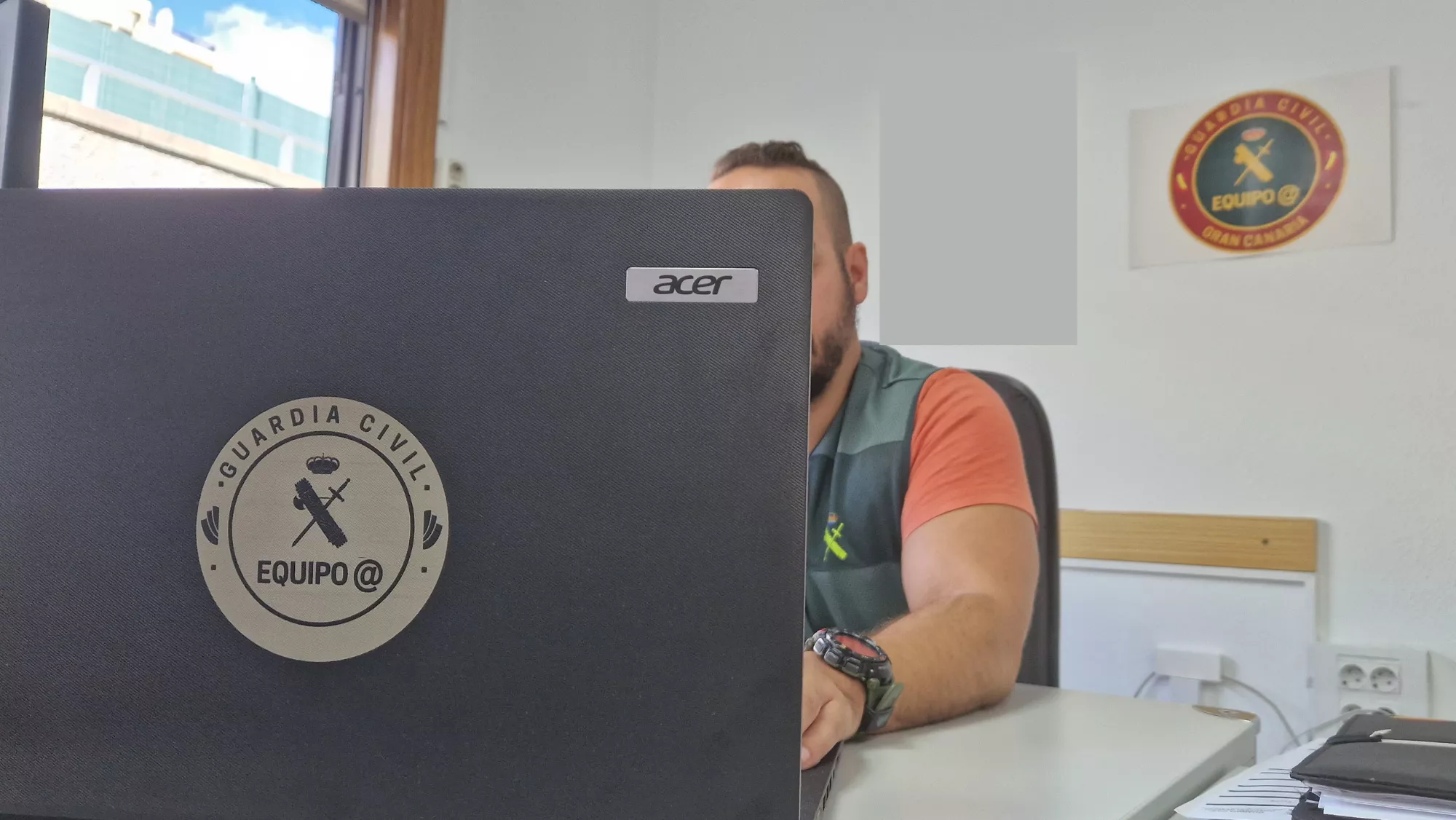 Un agente de delitos cibernéticos de la Guardia Civil en Canarias./ GUARDIA CIVIL Un agente de delitos cibernéticos de la Guardia Civil en Canarias./ GUARDIA CIVIL