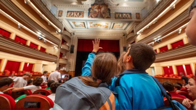 Casi 500 estudiantes de primaria han podido disfrutar de 'Rebelión', obra inspirada en 'Rebelión en la Granja' / FUNDACIÓN AUDITORIO Y TEATRO LAS PALMAS