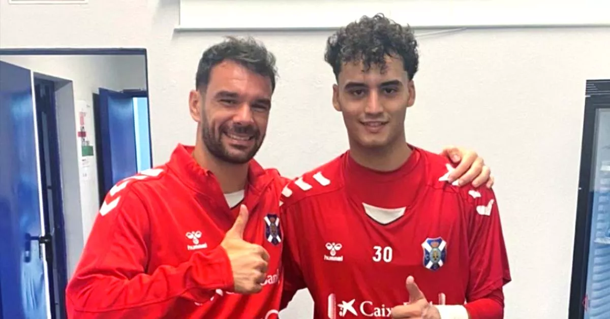 Juan Soriano y Sergio Aragoneses Padilla, dos de los tres porteros que Garitano ha convocado para los tres próximos duelos del Tenerife./ REDES.