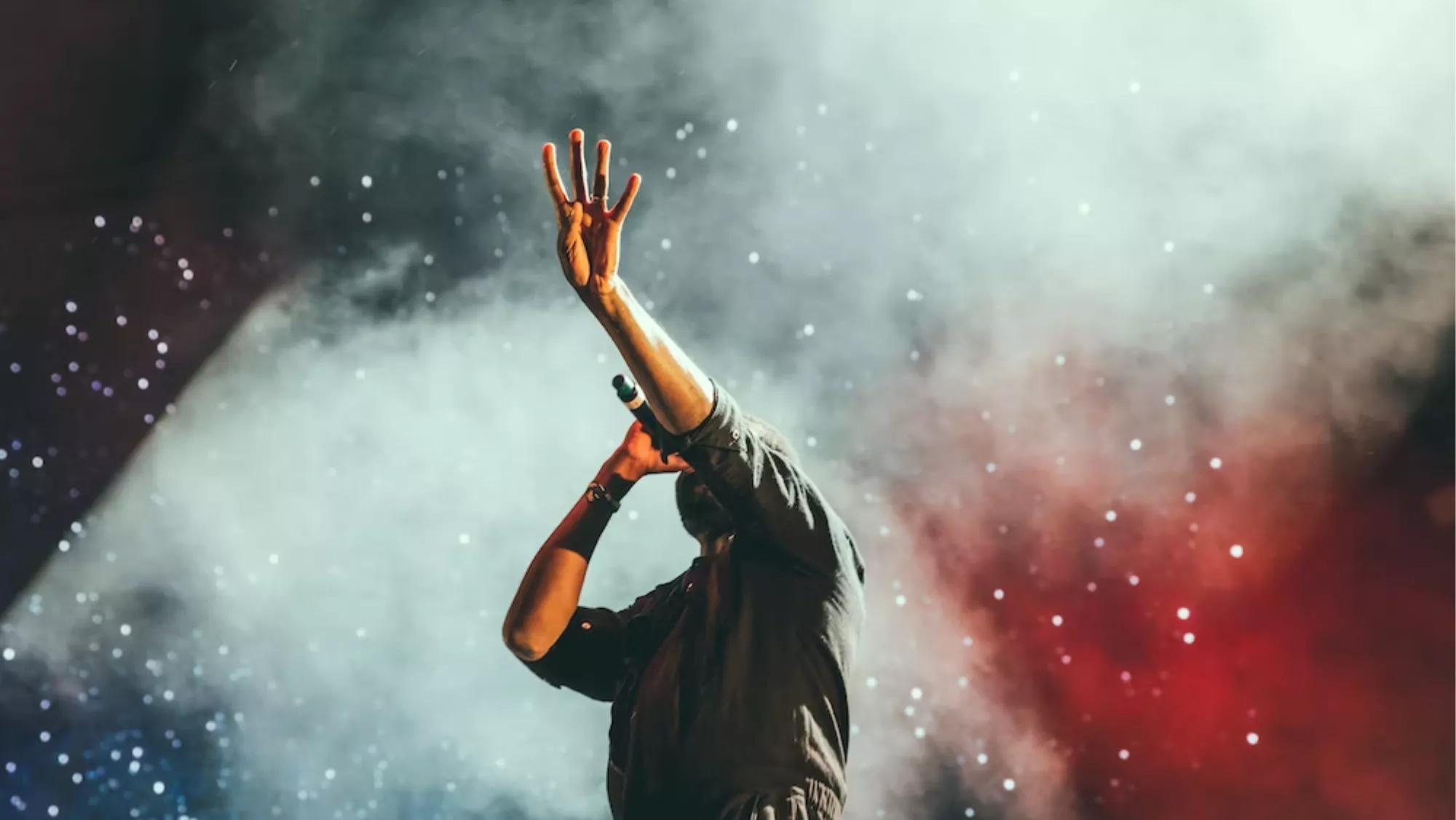 Imagen de una persona dando un concierto / UNSPLASH