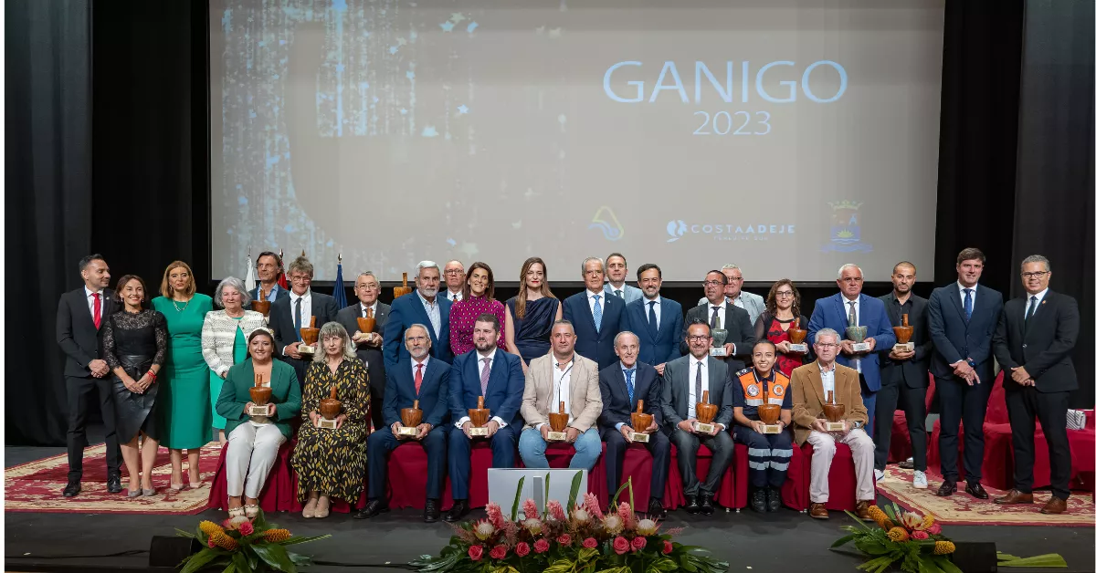 Foto de familia de la entrega del Premio Gánigo 2023 al colegio Luther King / LUTHER KING
