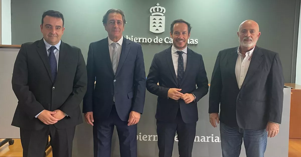 Foto de familia de la reunión entre las cámaras de comercio y Zapata / CÁMARA DE COMERCIO