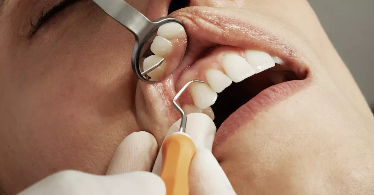 Imagen de una mujer en la consulta del dentista / UNSPLASH