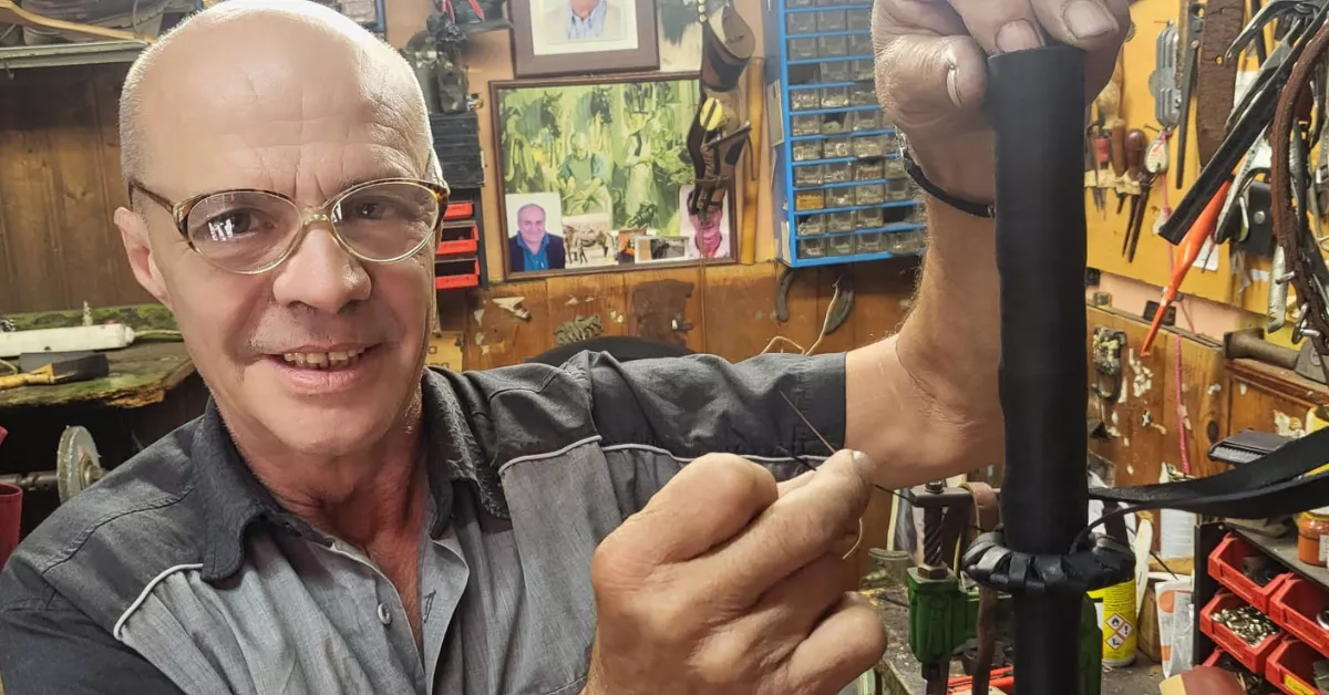 Mario, el zapatero y guarnicionero de 'Cano' se jubila / ATLÁNTICO HOY