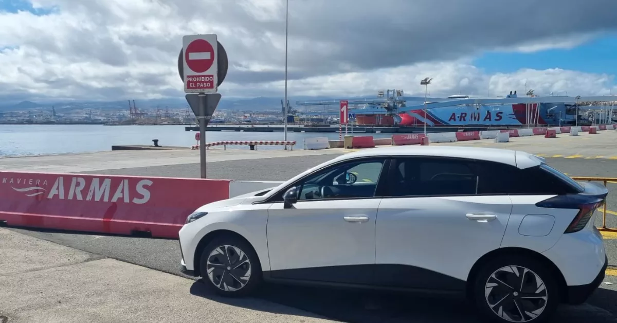 Coche eléctrico modelo MG4 del empresario Roberto Amorin que Naviera Armas ha vetado de subir a bordo del barco 'Ciudad de Valencia' por ser eléctrico./ CEDIDA
