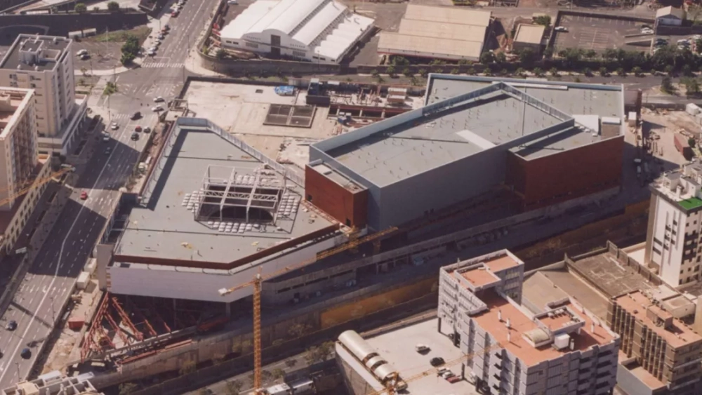 El Centro Comercial Meridiano en su momento de construcción./ CEDIDA El Centro Comercial Meridiano en su momento de construcción./ CEDIDA