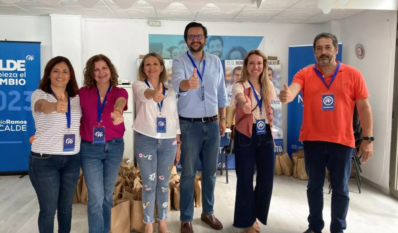 Sonia Cáceres (primera por la izquierda), junto al vicealcalde de Telde y senador por Gran Canaria, Sergio Ramos (centro) y otros miembros del PP./ X