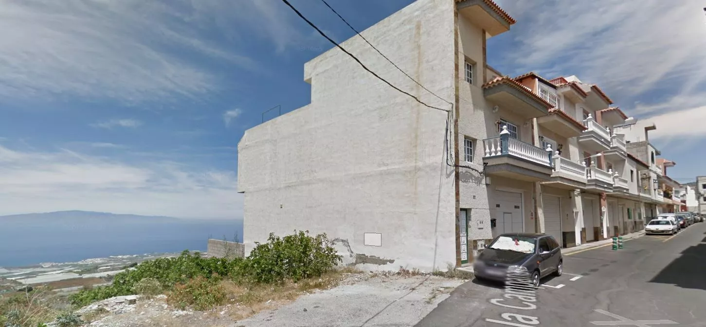 Sede de Construcciones Juan González Canarias / AH