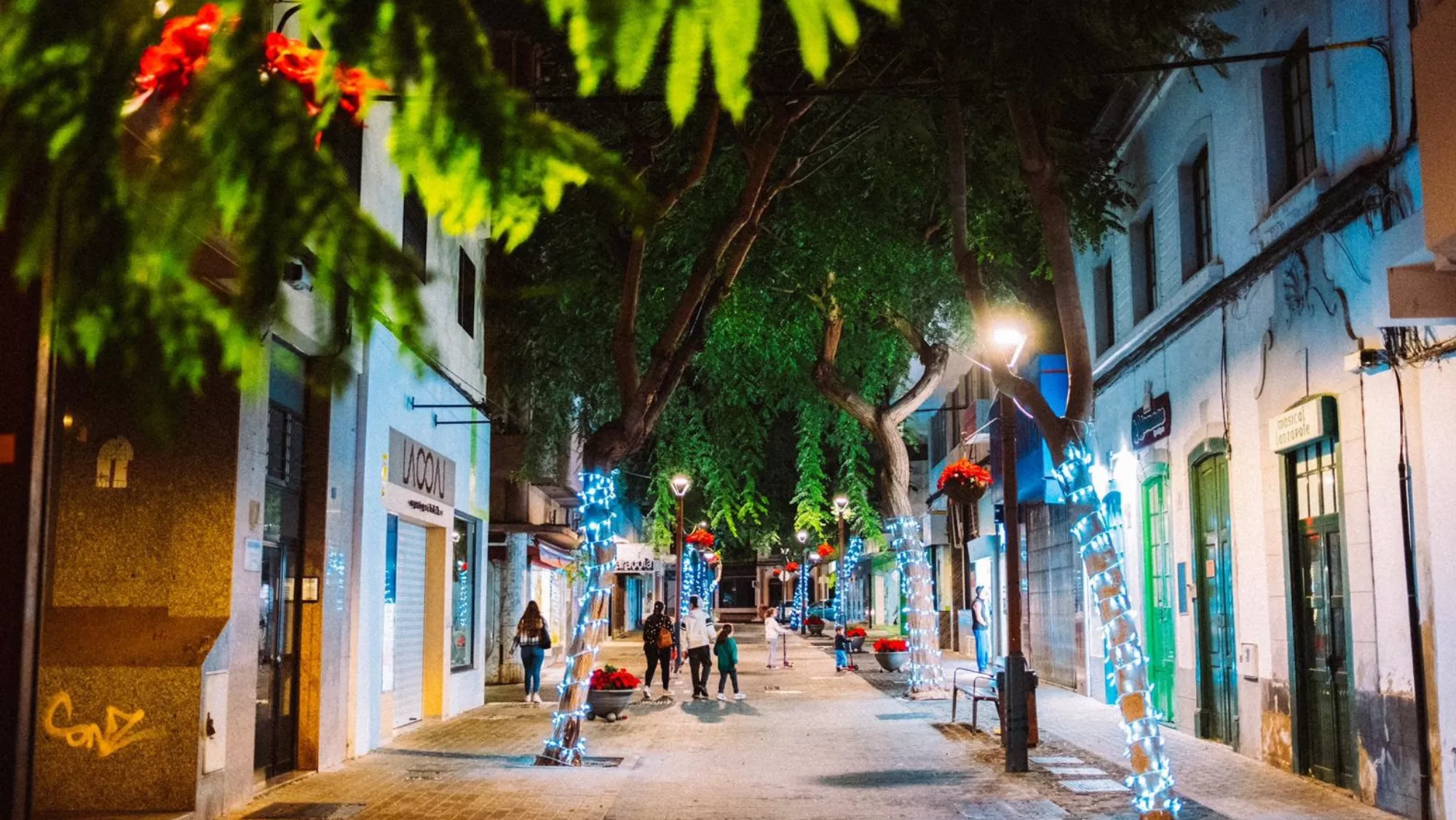 Una calle de Arrecife con luces de Navidad / AYUNTAMIENTO DE ARRECIFE