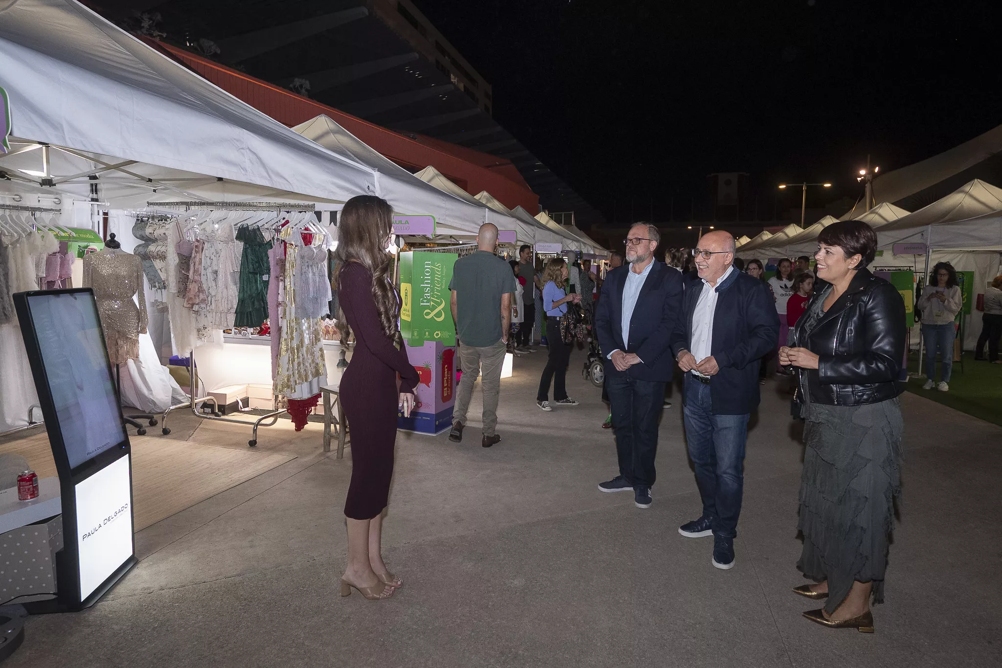 El presidente del Cabildo de Gran Canaria, Antonio Morales, visita Moda y Amigos./ CEDIDA