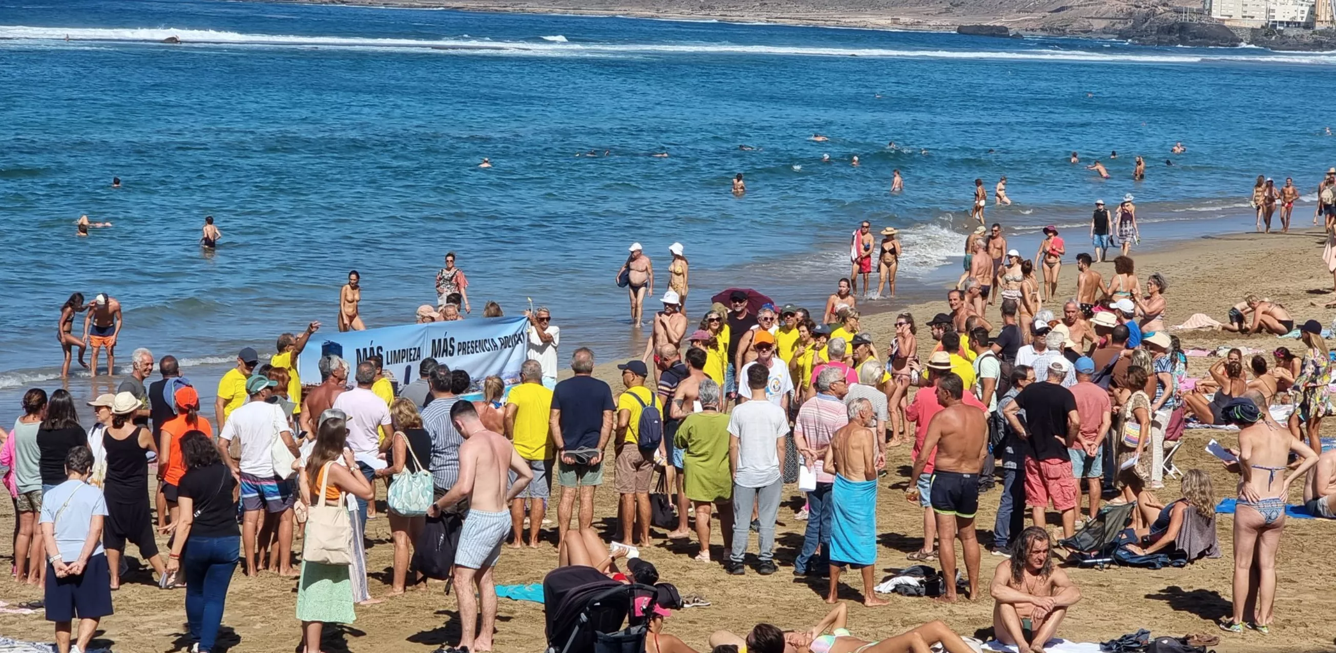 Concentración Las Canteras para reclamar la "defensa del litoral"./ TWITTER - @LasCanteras