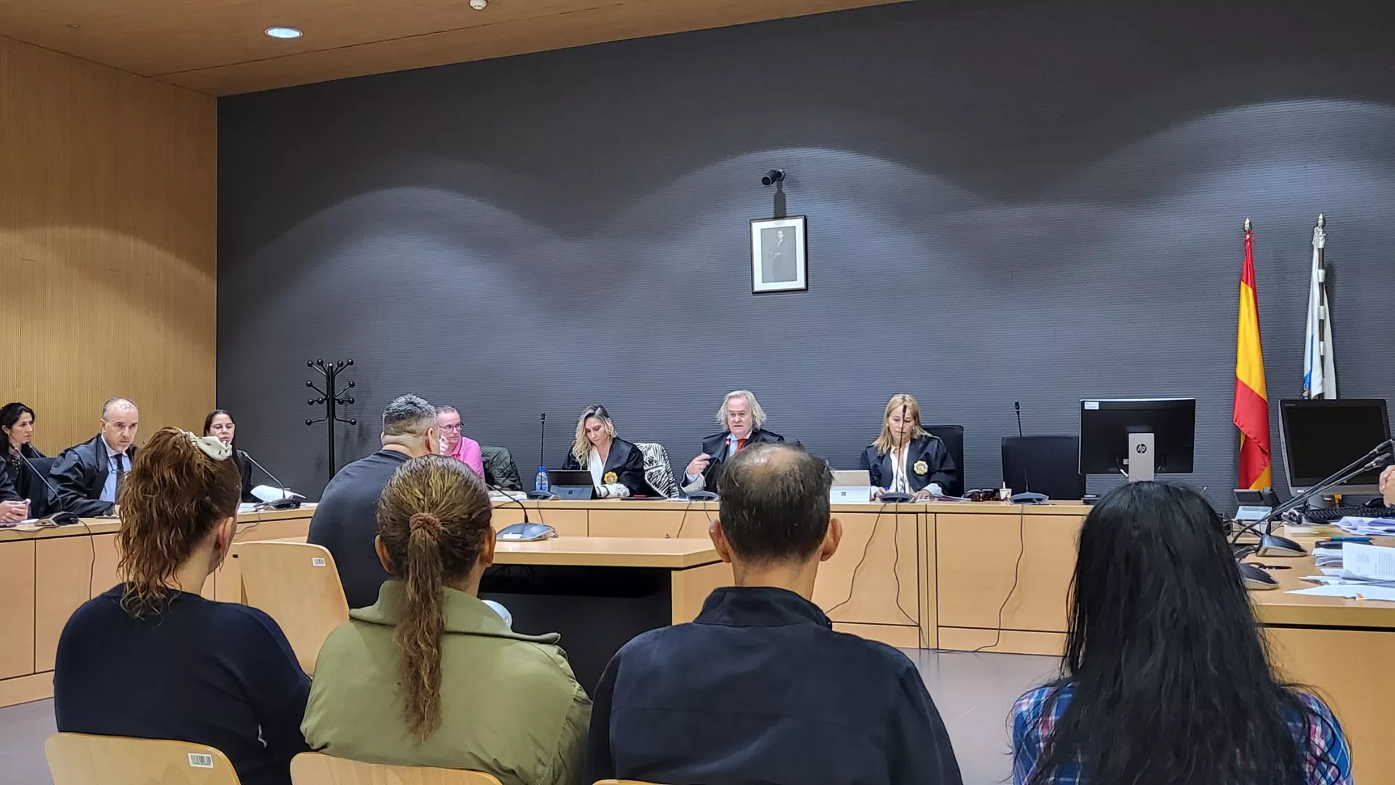 Acusados por traficar en la calle Molino de Viento en un momento del  juicio / ATLÁNTICO HOY