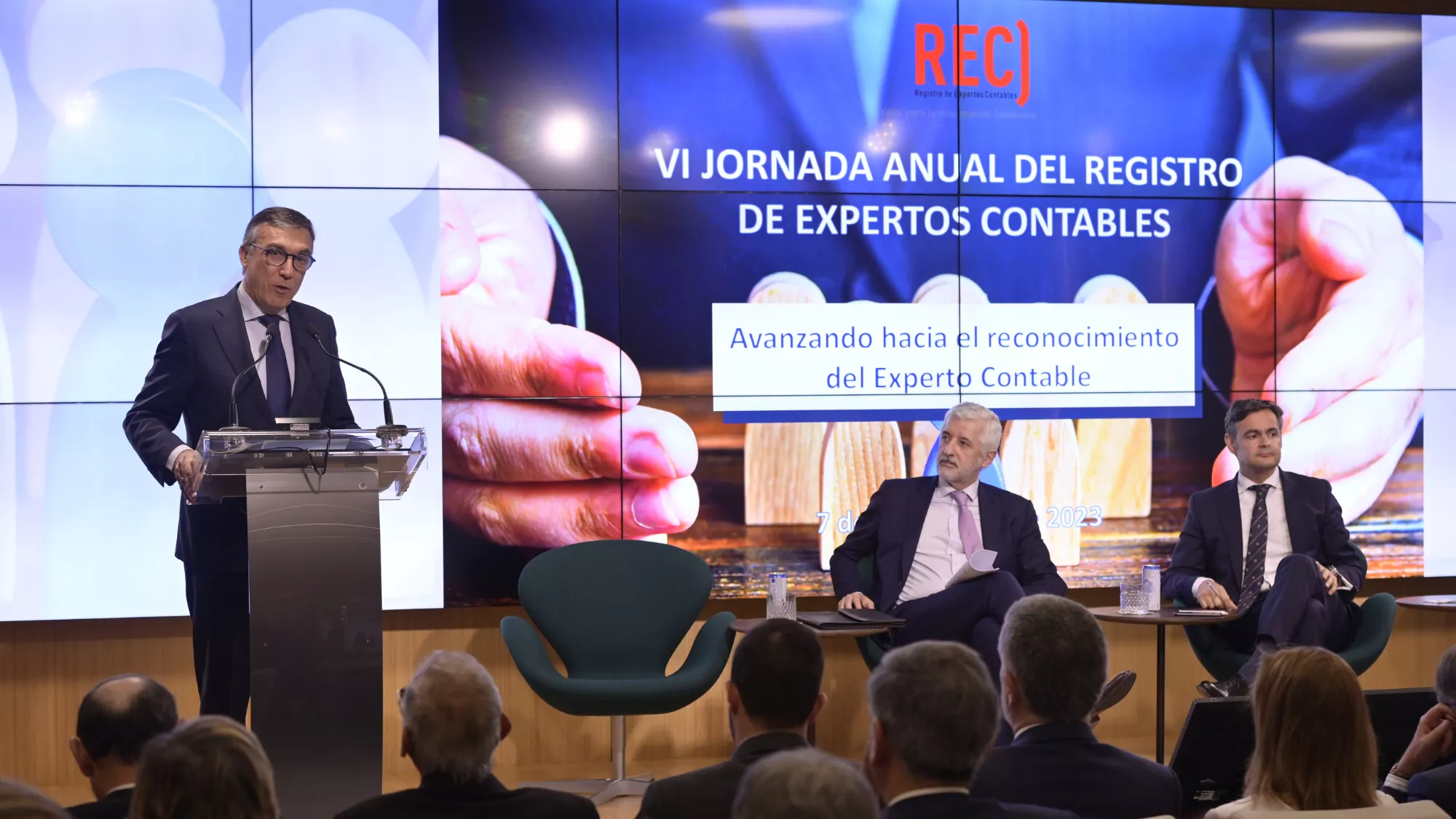 Los expertos contables reclaman que se les reconozca de manera oficial en España  / REGISTRO DE EXPERTOS CONTABLES