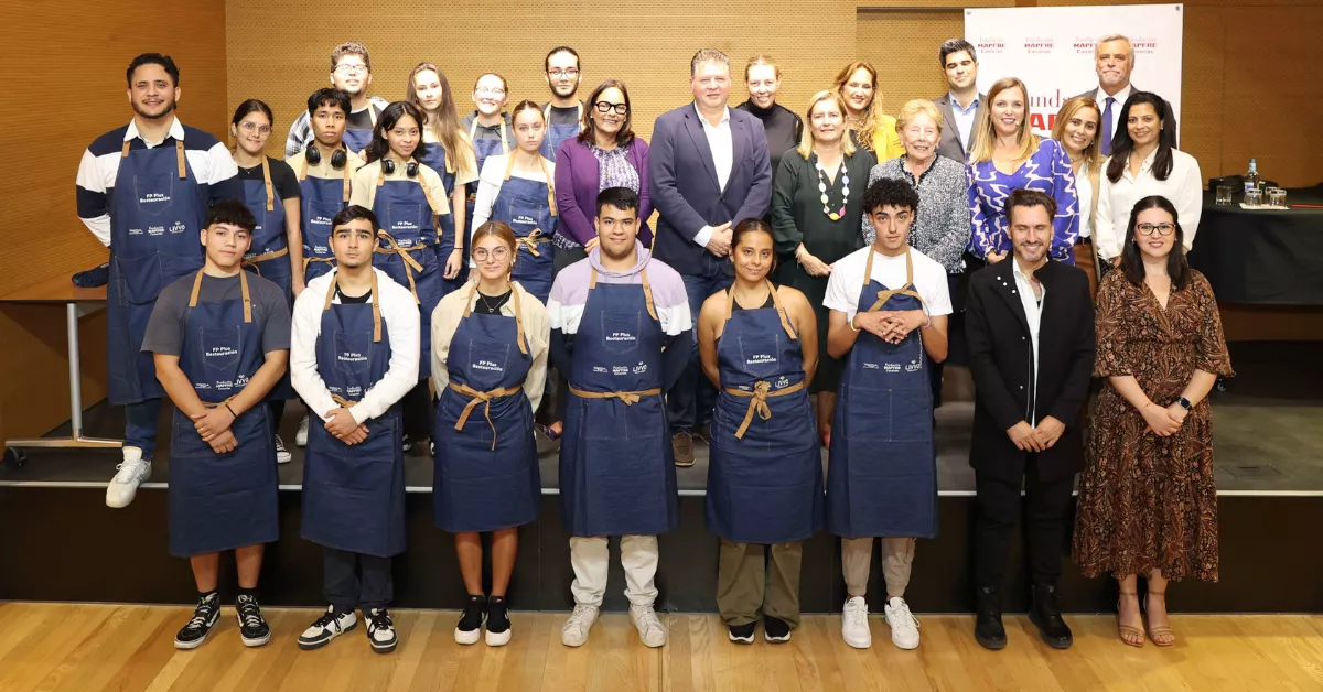 Imagen de los estudiantes seleccionados para el programa de la Fundación Sergio Alonso, Fundación MAPFRE Canarias y LIVVO Hotel Group / CEDIDA Imagen de los estudiantes seleccionados para el programa de la Fundación Sergio Alonso, Fundación MAPFRE Canarias y LIVVO Hotel Group / CEDIDA