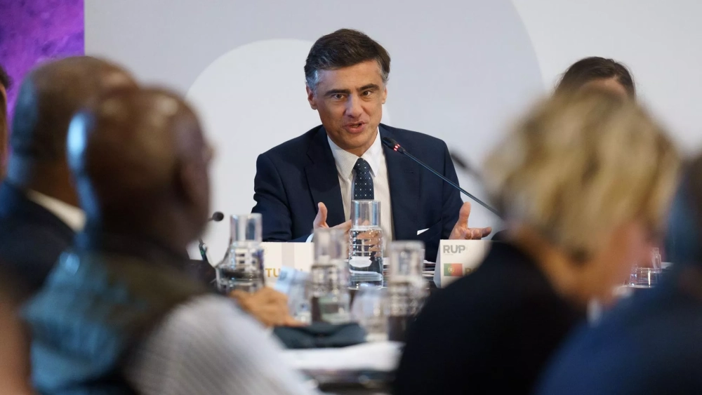 El secretario de Estado de Asuntos Europeos de Portugal, Tiago Antunes, interviene en la conferencia de las regiones ultraperiféricas de la Unión Europea que se celebra en Tenerife. EFE/Ramón de la Rocha