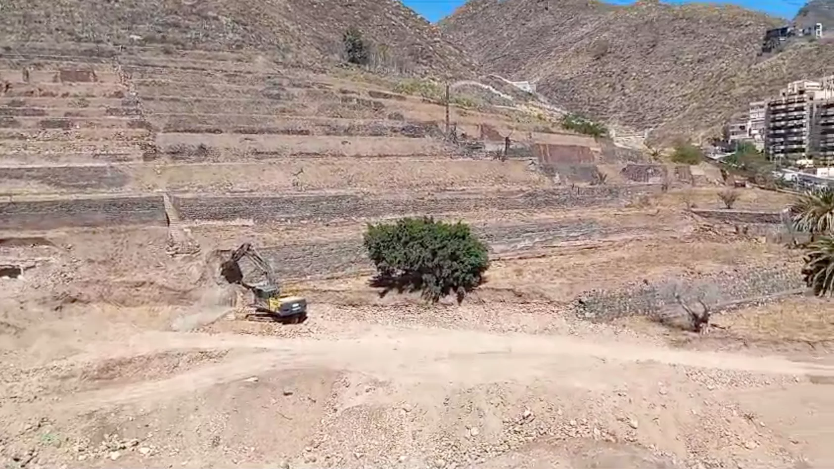 Excavadoras en la Montaña Fumero./ AH
