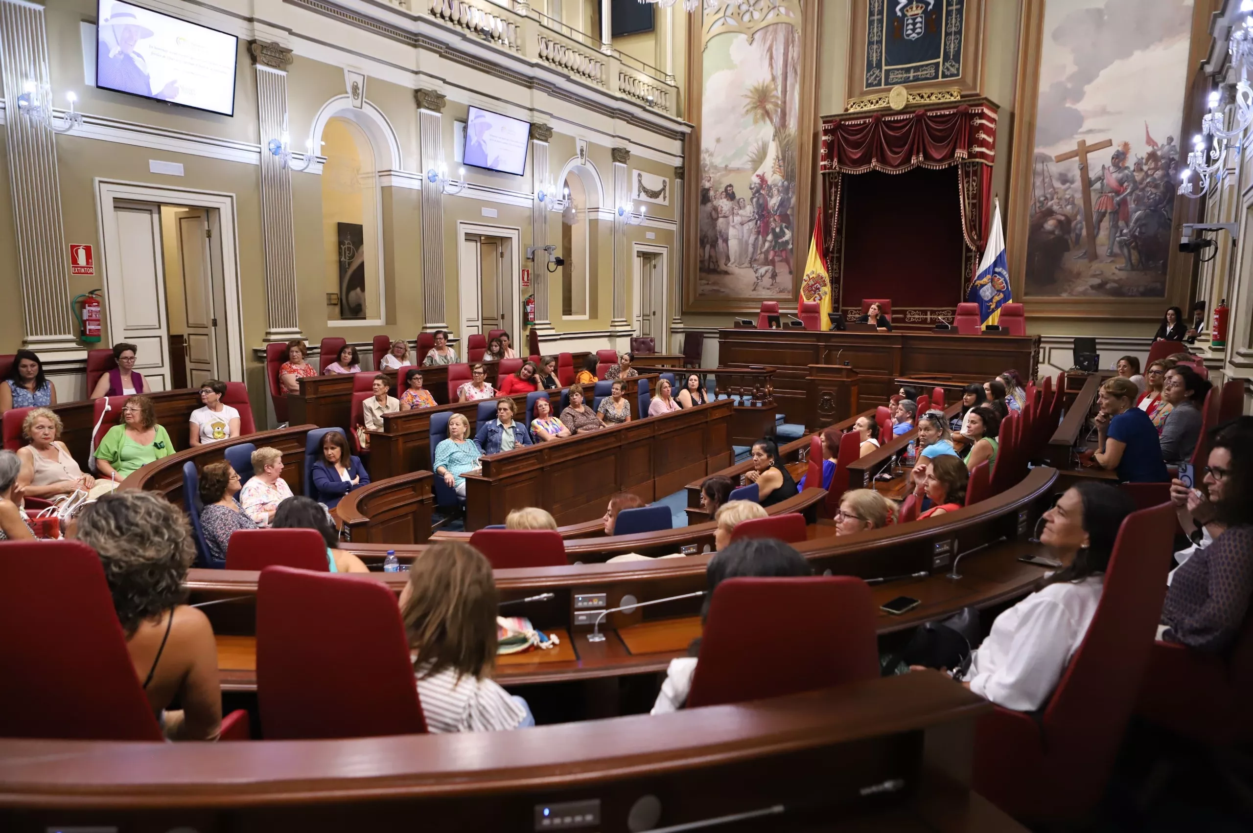 Pleno en del Parlamento de Canarias. / AH