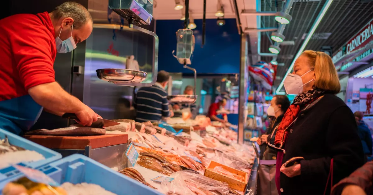 Pescado a la venta en una pescadería / UNSPLASH