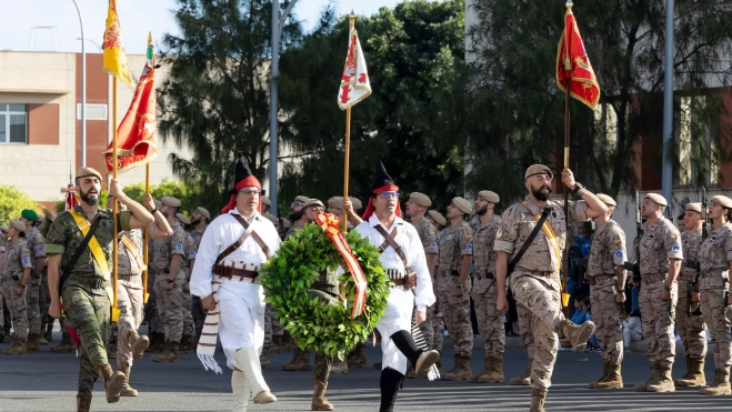 Despedida de los militares en base General Alemán Ramírez de Las Palmas de Gran Canaria / EFE - QUIQUE CURBELO