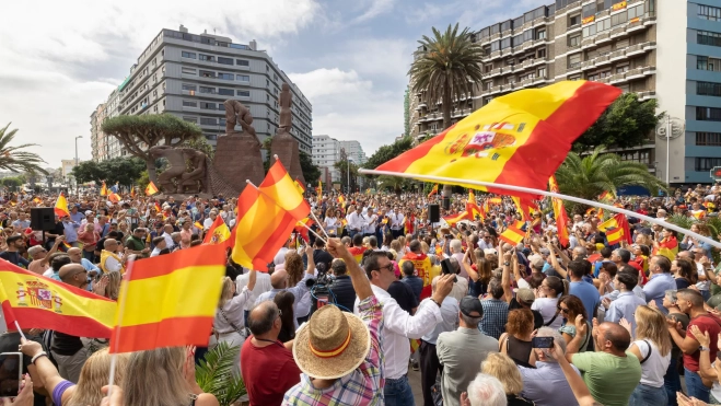 Protesta organizada por el PP en Las Palmas de Gran Canaria / EFE - QUIQUE CURBELO