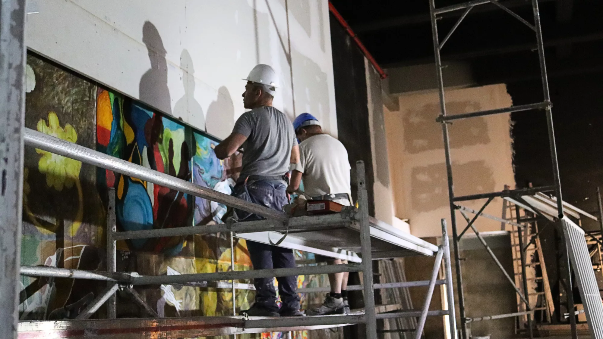 Trabajadores en el Círculo de Bellas Artes de Santa Cruz de Tenerife. / ATLÁNTICO HOY