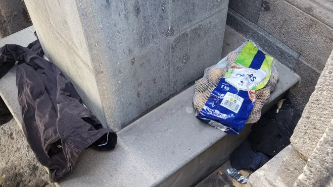 Pertenencias escondidas por las personas que gana la vida pidiendo por la zona / ATLÁNTICO HOY 