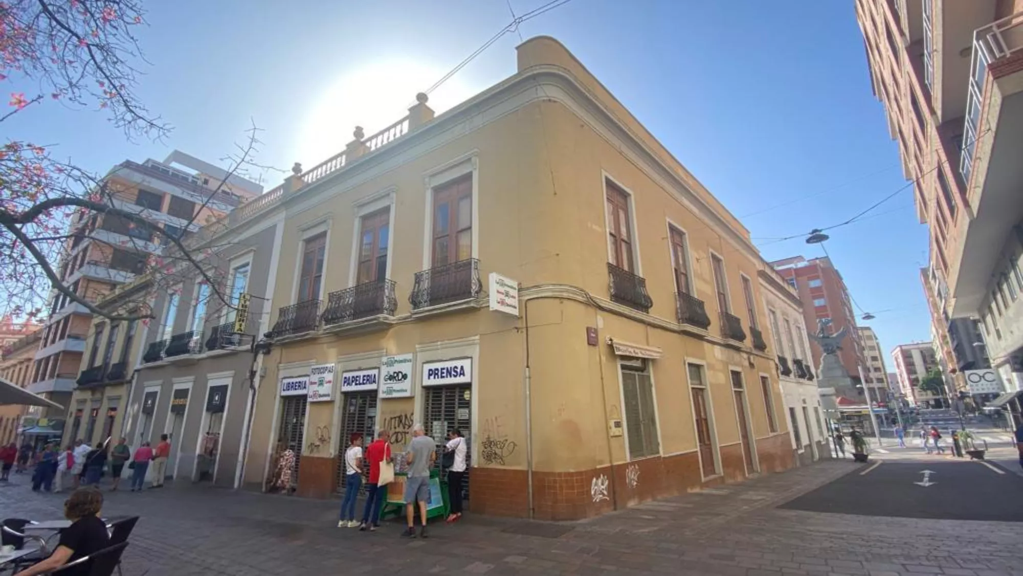 El número 69 de la calle del Castillo será la nueva oficina de la Diputación del Común en Tenerife. / ALBA MARICHAL (AH)