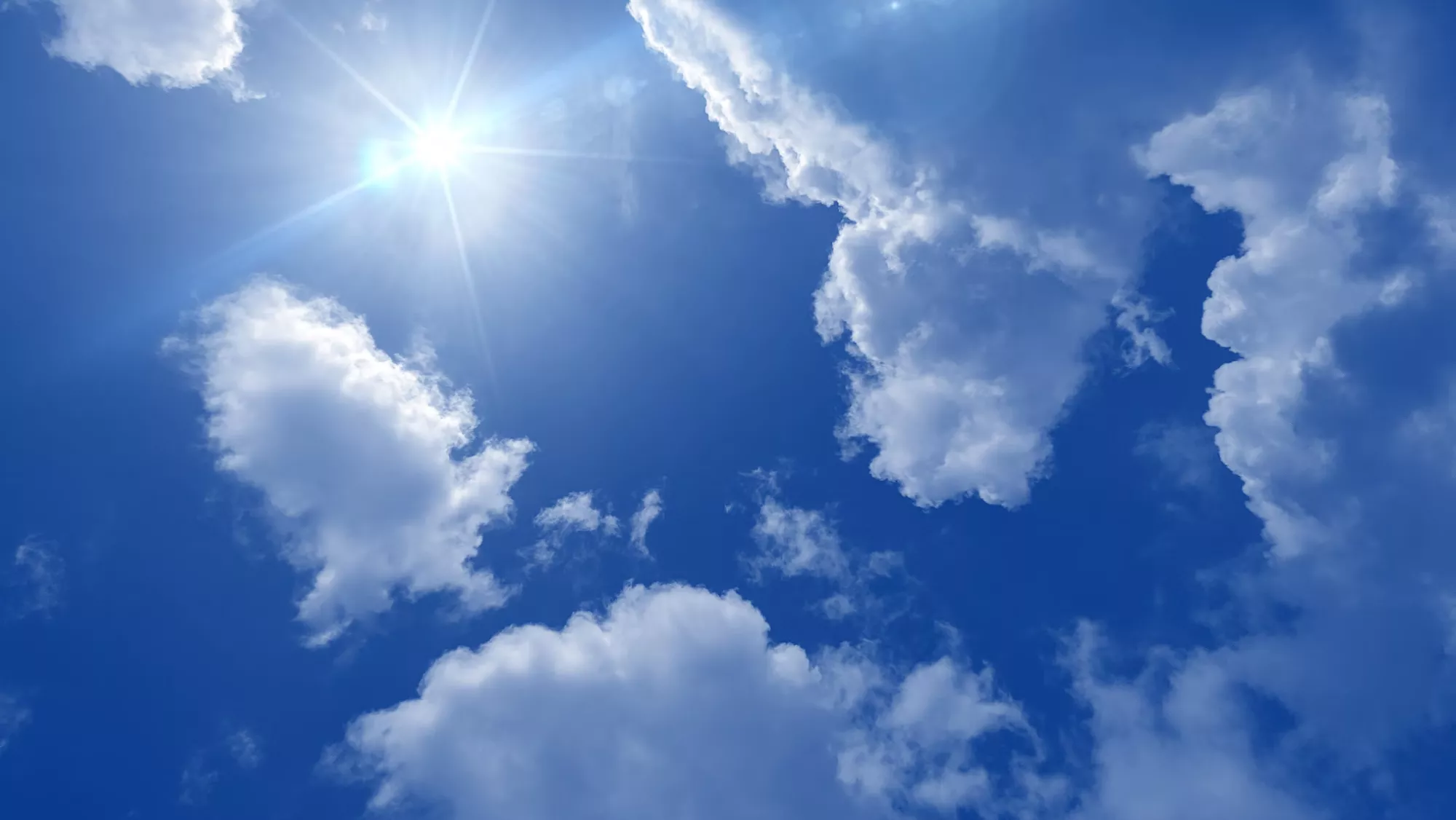 Imagen del cielo con algunas nubes / UNSPLASH