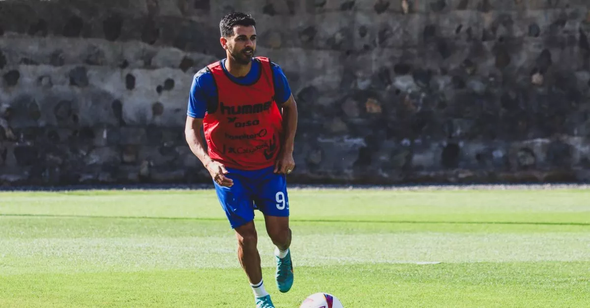 Ángel Rodríguez durante un entrenamiento del miércoles para preparar la visita al Amorebieta, una oportunidad para cortar la mala racha./ CD TENERIFE.