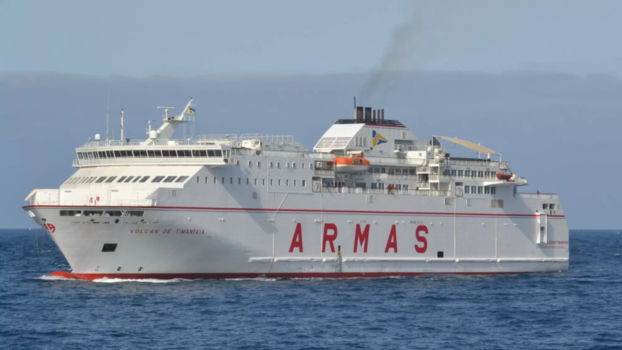 Buque 'Volcán de Timanfaya' de Naviera Armas. / ARCHIVO