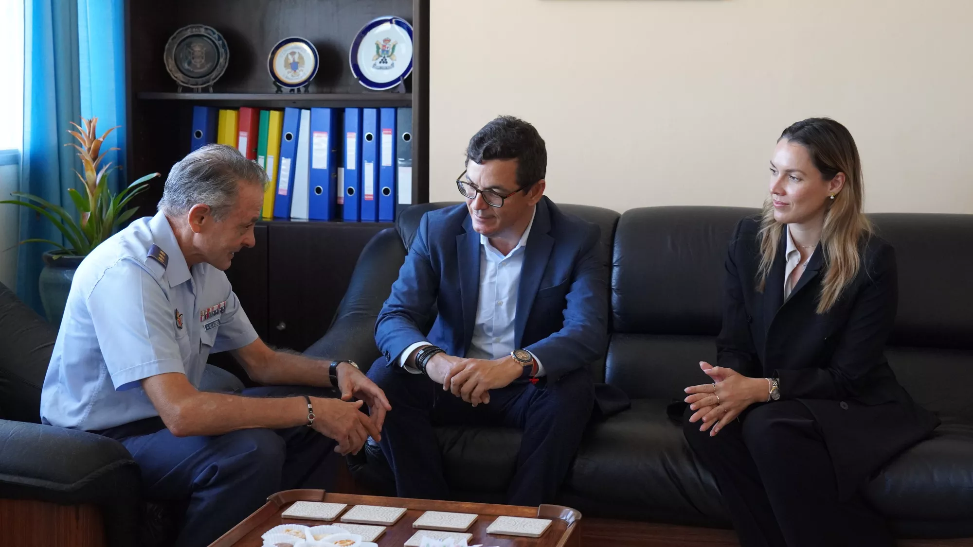 Pablo Rodríguez, María Fernández y el Teniente Coronel Álvaro Martínez Villalobos / CONSEJERÍA DE TRANSPORTE