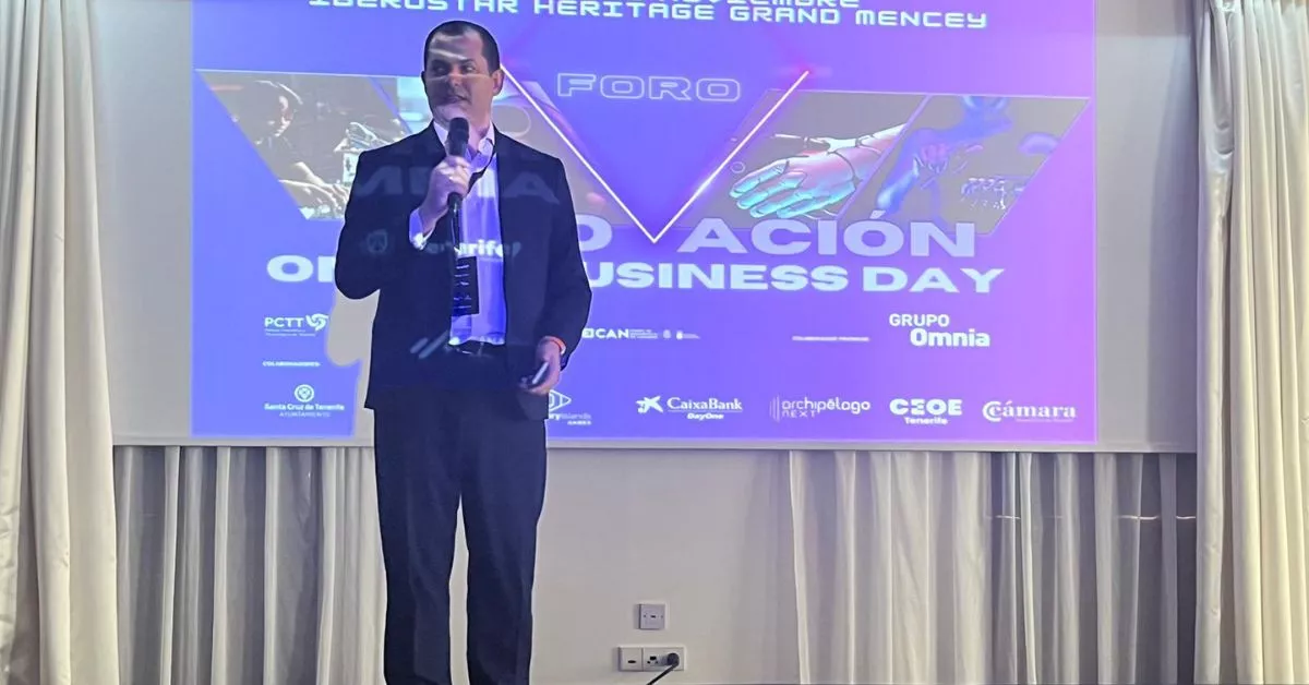 Luis Losada, director comercial de Administración Pública de UiPath, en su ponencia sobre robots en Hub Intech Tenerife / AH / BELA CABRERA