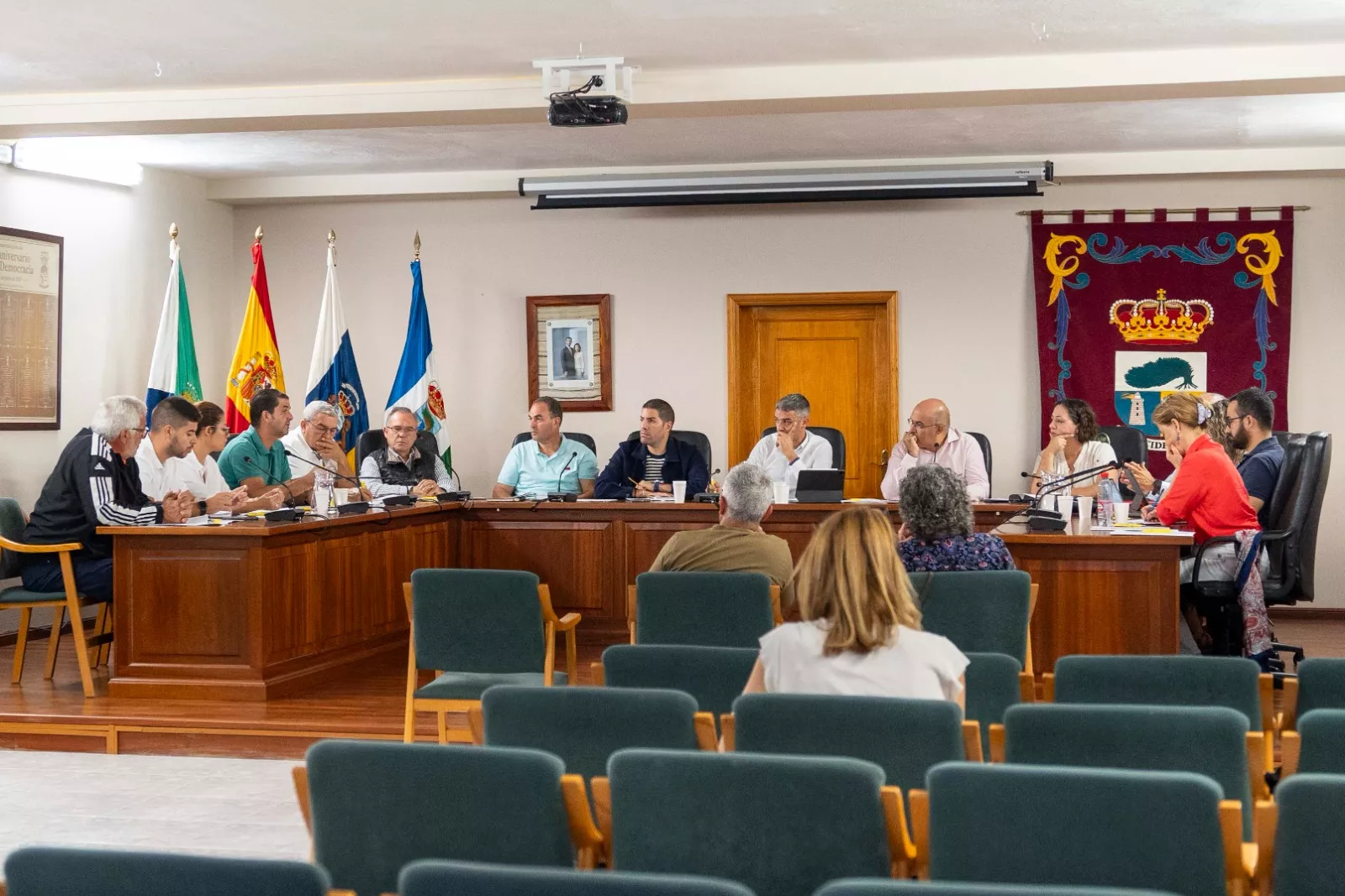 Reunión del Gobierno de Canarias con diferentes administraciones para tratar la crisis de la piña en El Hierro. / GOBIERNO DE CANARIAS